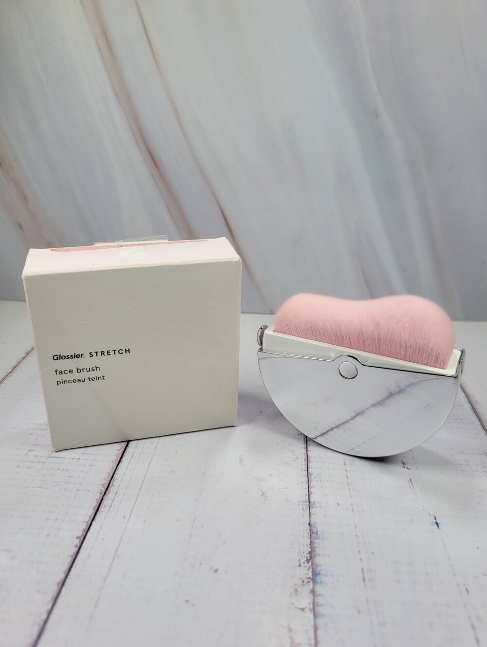 Glossier Stretch Blending and Buffing Face Brush BNIB